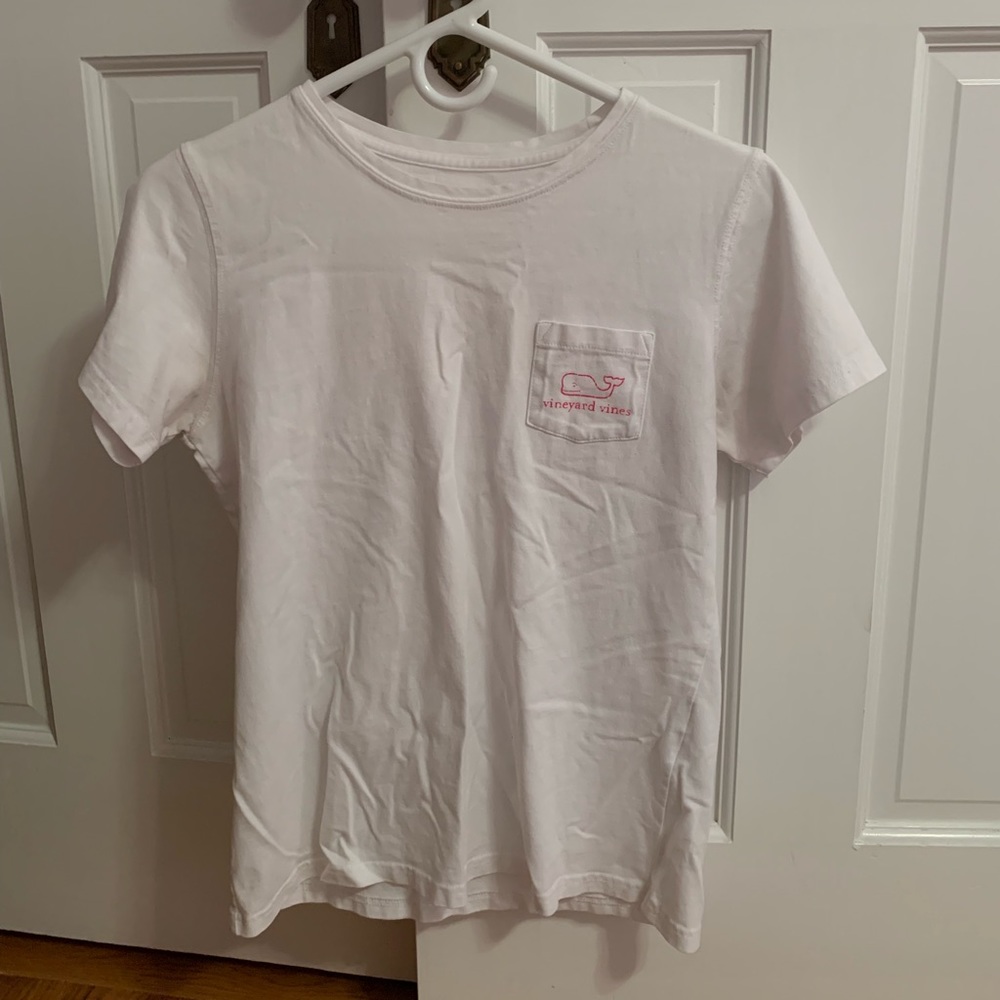 Women’s Vineyard Vines t-shirt